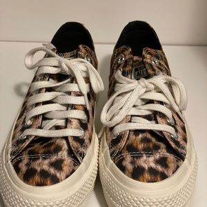 Converse leopard platforms